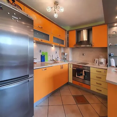 просторна всекидневна и спалня Apartment